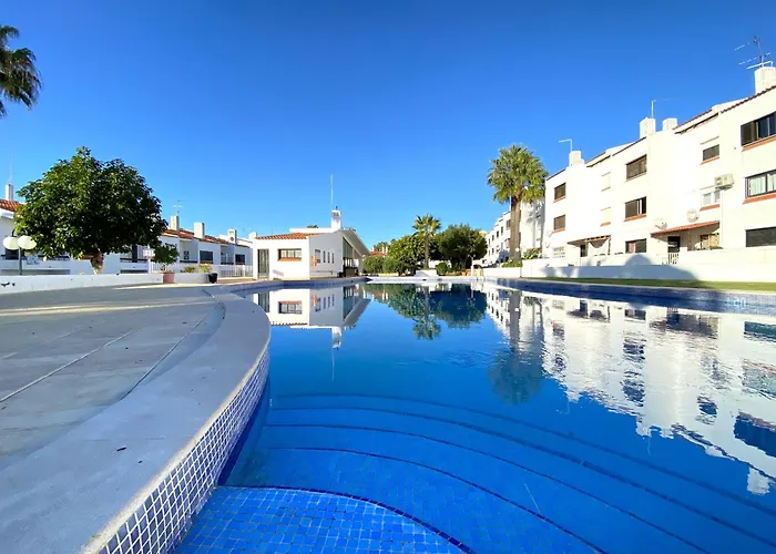 Harmony With Pool By Homing Apartment *
